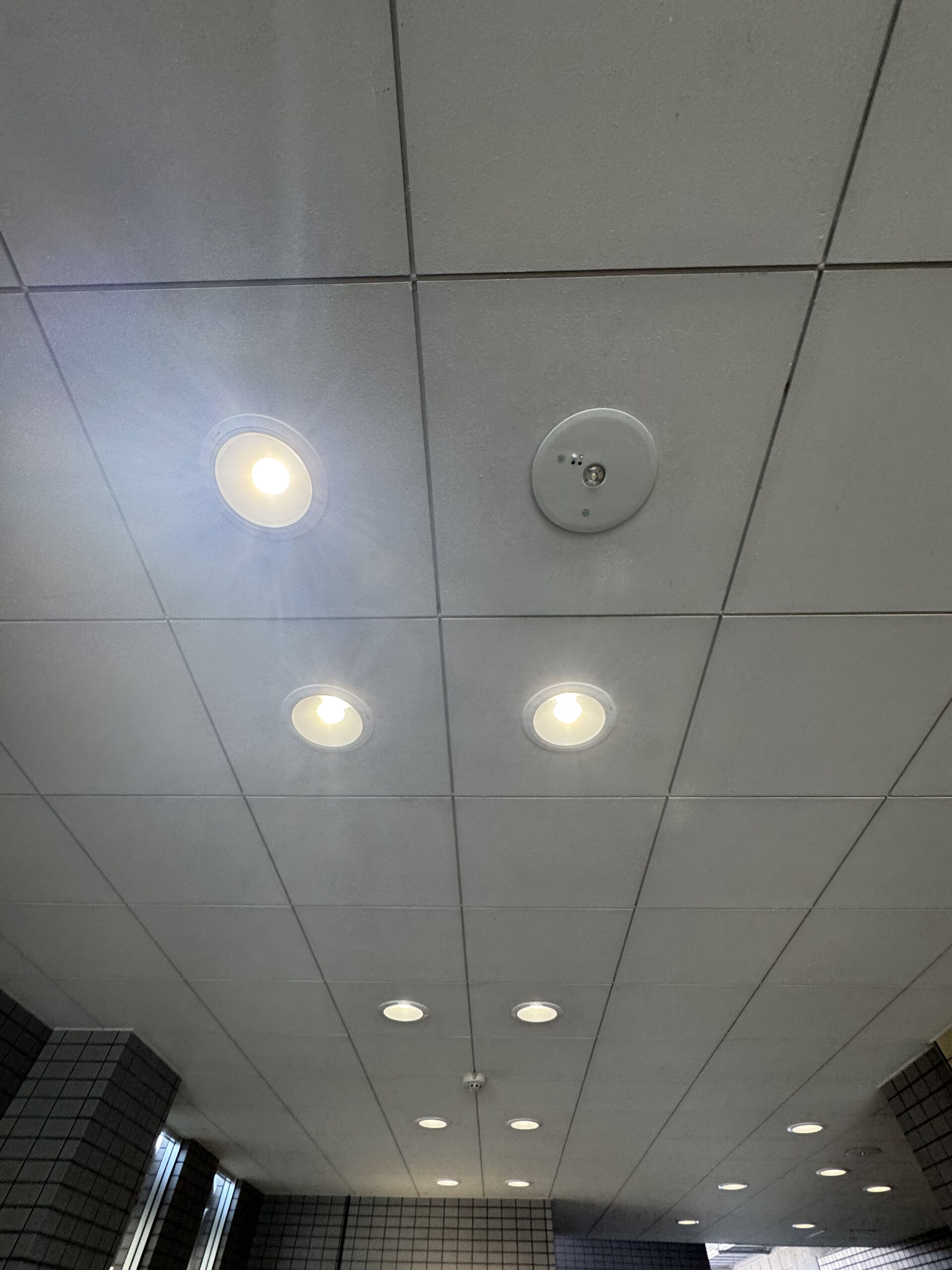 マンションを管理されている方へ、ダウンライトのLED化工事についてご紹介します。