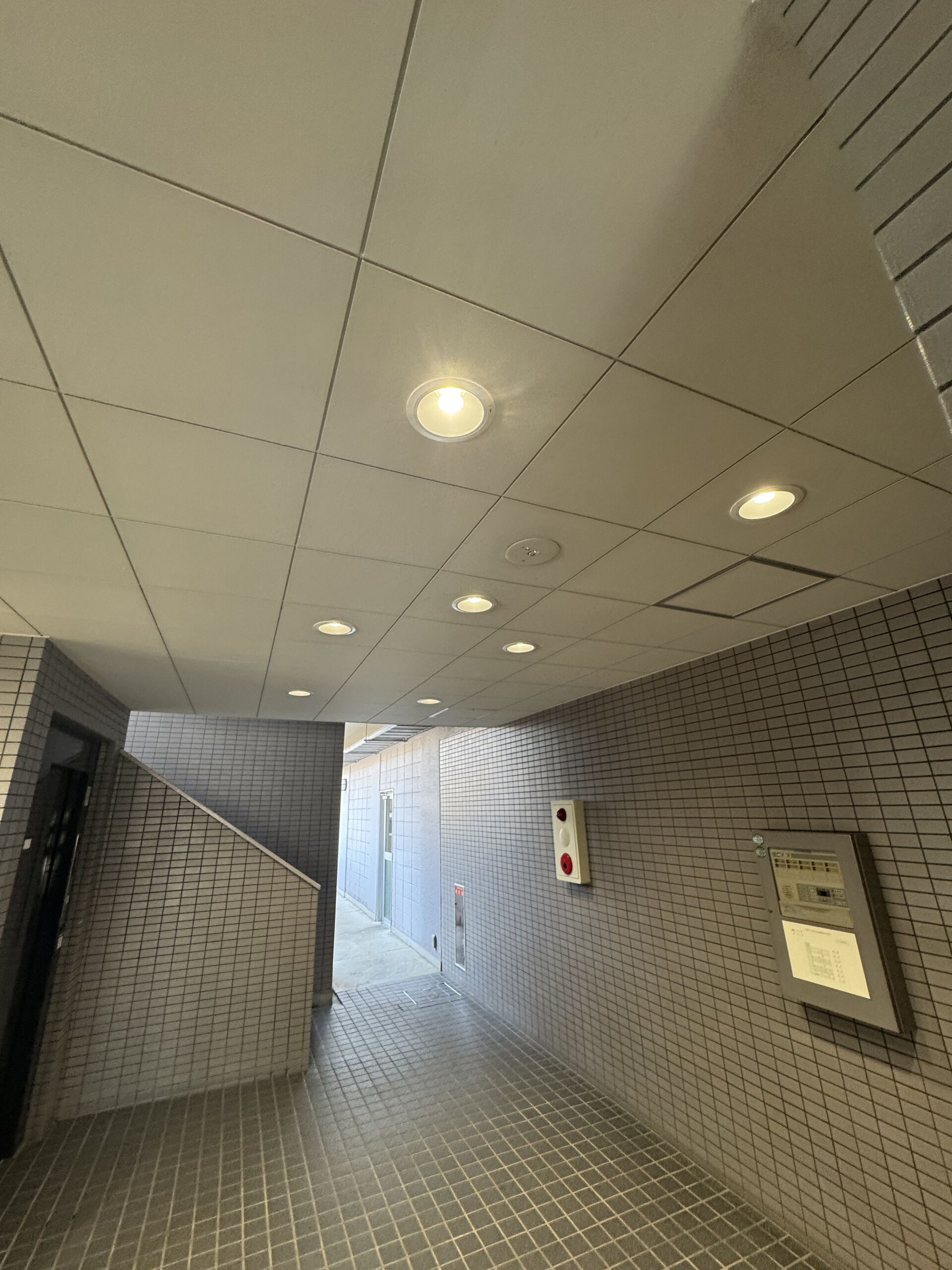 マンションを管理されている方へ、ダウンライトのLED化工事についてご紹介します。