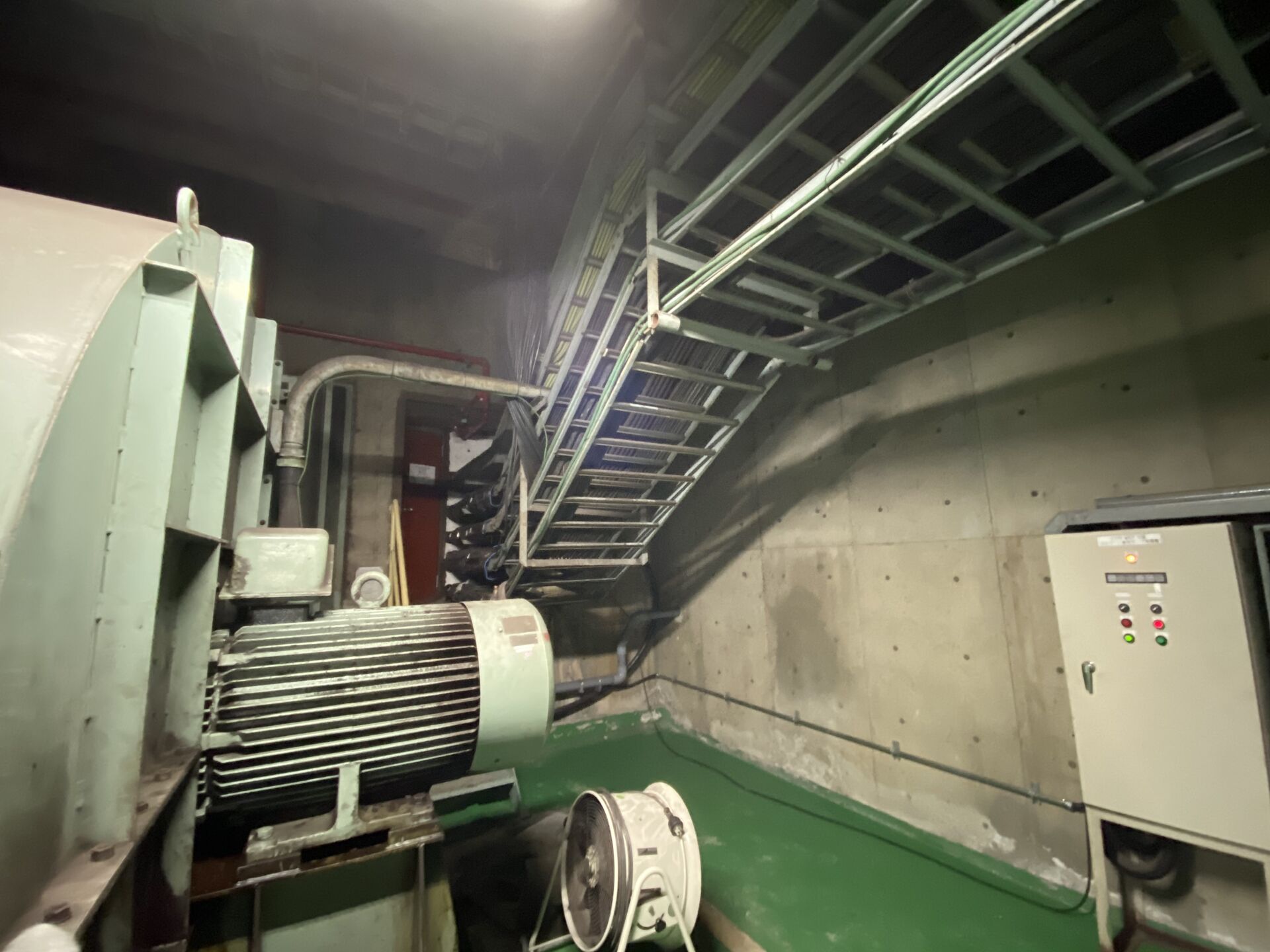 🚨 工場内の安全確保は電源から！古い誘導灯の電源回路是正工事レポート